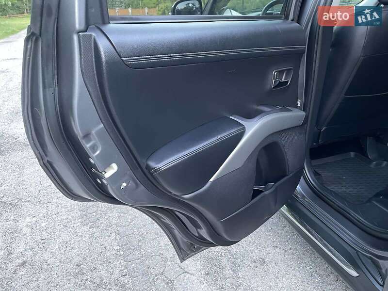 Внедорожник / Кроссовер Mitsubishi Outlander XL 2011 в Виннице