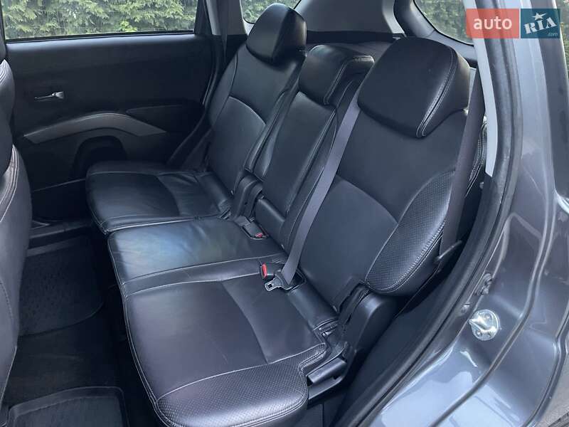Внедорожник / Кроссовер Mitsubishi Outlander XL 2011 в Виннице