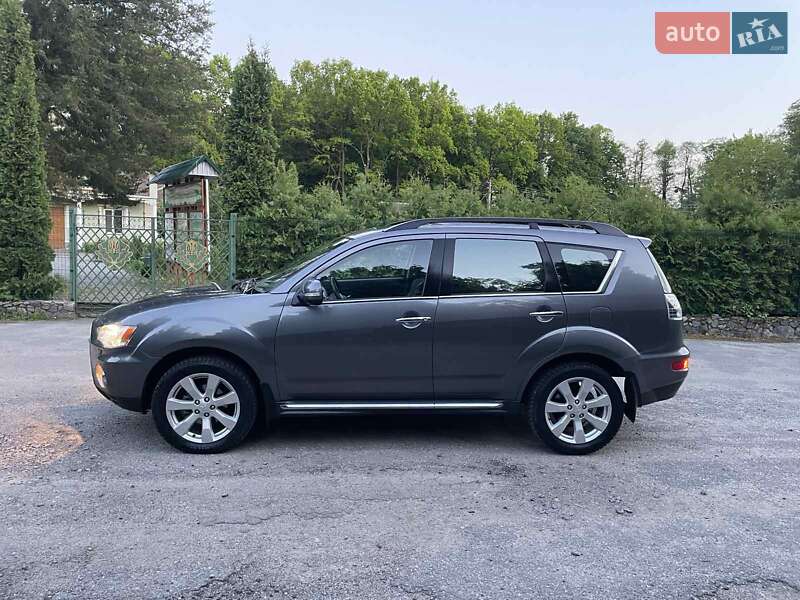 Внедорожник / Кроссовер Mitsubishi Outlander XL 2011 в Виннице