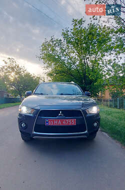 Внедорожник / Кроссовер Mitsubishi Outlander XL 2010 в 