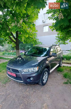 Внедорожник / Кроссовер Mitsubishi Outlander XL 2010 в 
