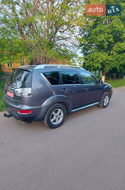 Внедорожник / Кроссовер Mitsubishi Outlander XL 2010 в 