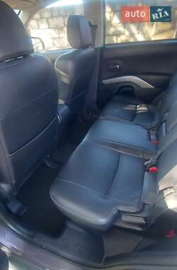 Внедорожник / Кроссовер Mitsubishi Outlander XL 2010 в 