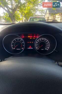 Внедорожник / Кроссовер Mitsubishi Outlander XL 2010 в 