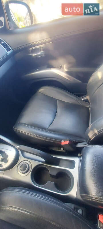 Позашляховик / Кросовер Mitsubishi Outlander XL 2010 в Білгороді-Дністровському