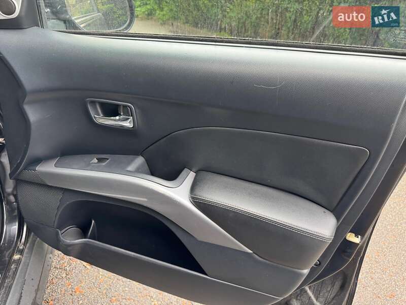 Внедорожник / Кроссовер Mitsubishi Outlander XL 2008 в Киеве