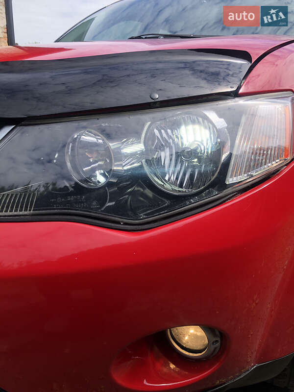 Позашляховик / Кросовер Mitsubishi Outlander XL 2008 в Рівному