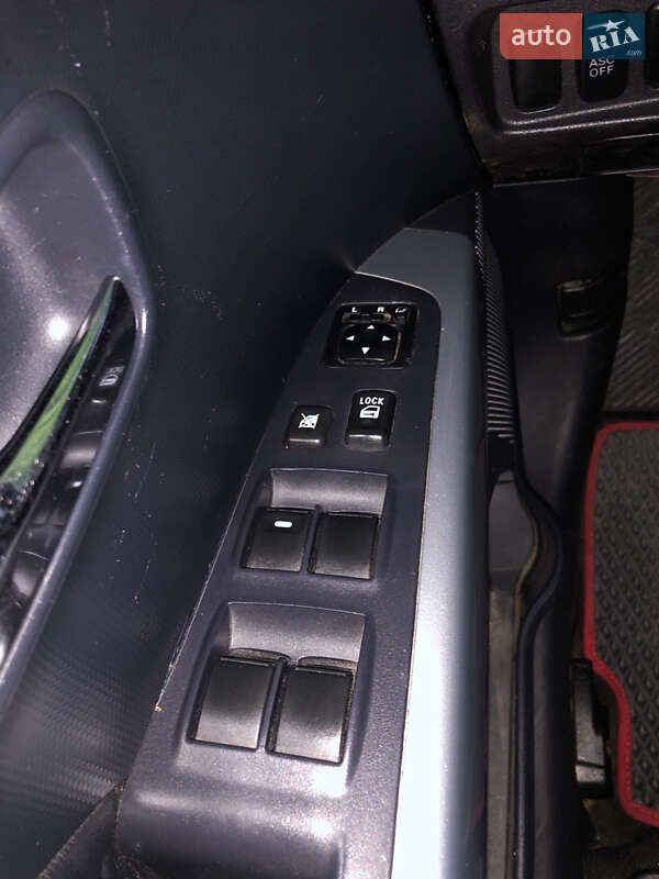 Позашляховик / Кросовер Mitsubishi Outlander XL 2008 в Рівному