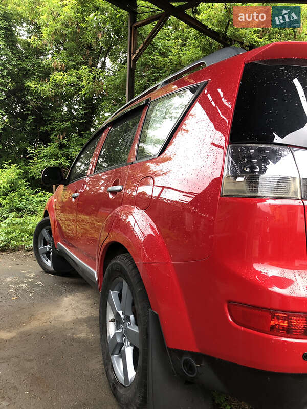Позашляховик / Кросовер Mitsubishi Outlander XL 2008 в Рівному