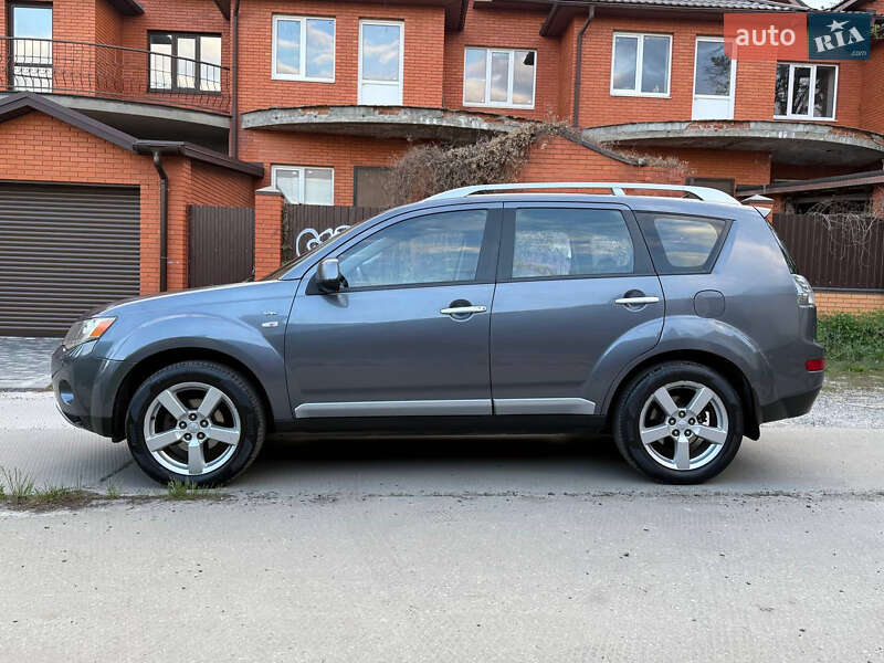 Позашляховик / Кросовер Mitsubishi Outlander XL 2008 в Харкові