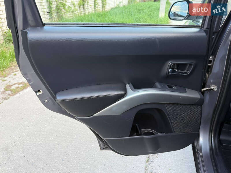 Позашляховик / Кросовер Mitsubishi Outlander XL 2008 в Харкові