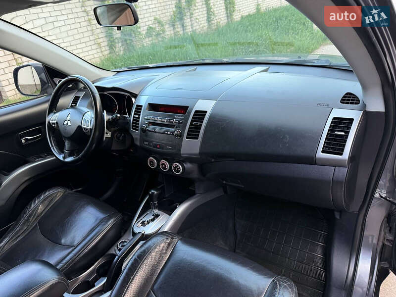 Позашляховик / Кросовер Mitsubishi Outlander XL 2008 в Харкові