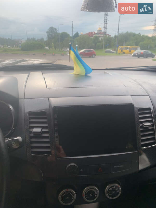 Позашляховик / Кросовер Mitsubishi Outlander XL 2008 в Львові фото 5 Позашляховик / Кросовер Mitsubishi Outlander XL 2008 в Львові