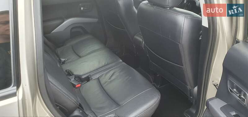 Внедорожник / Кроссовер Mitsubishi Outlander XL 2008 в Киеве