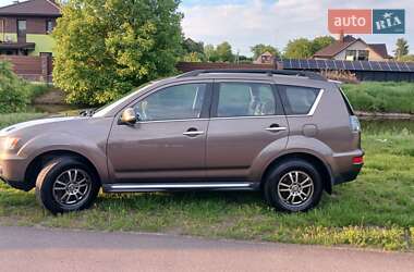 Внедорожник / Кроссовер Mitsubishi Outlander XL 2011 в Глевахе