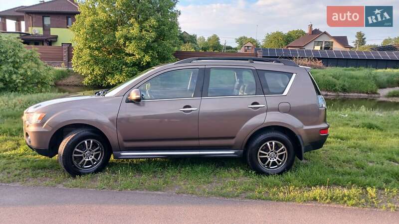 Mitsubishi Outlander XL 2011