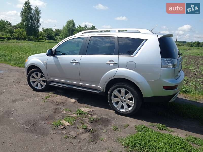 Внедорожник / Кроссовер Mitsubishi Outlander XL 2008 в Нежине
