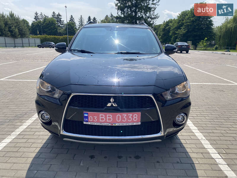Позашляховик / Кросовер Mitsubishi Outlander XL 2012 в Луцьку