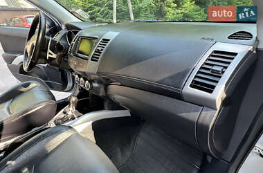 Внедорожник / Кроссовер Mitsubishi Outlander XL 2011 в 