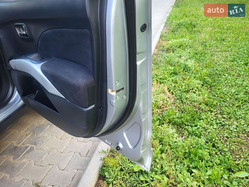 Позашляховик / Кросовер Mitsubishi Outlander XL 2007 в Хмельницькому