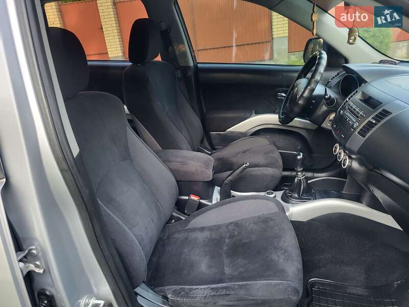 Позашляховик / Кросовер Mitsubishi Outlander XL 2007 в Хмельницькому