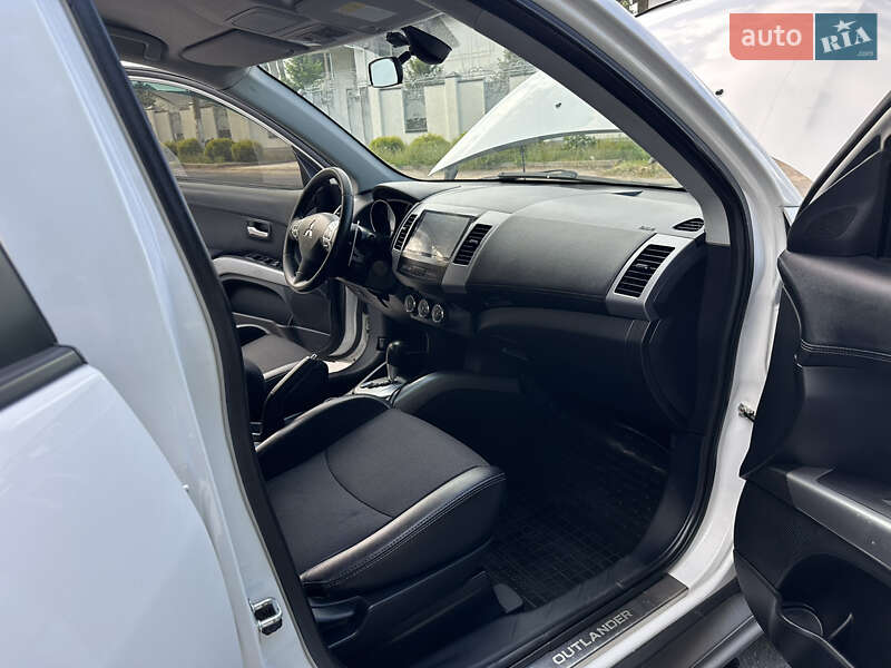 Внедорожник / Кроссовер Mitsubishi Outlander XL 2012 в Виннице