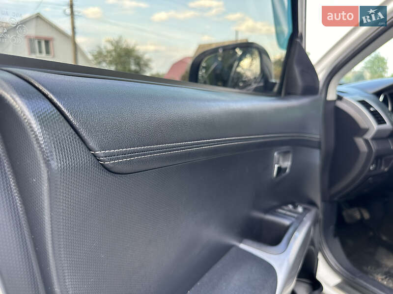 Внедорожник / Кроссовер Mitsubishi Outlander XL 2012 в Виннице