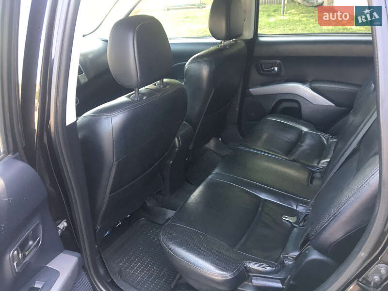 Внедорожник / Кроссовер Mitsubishi Outlander XL 2007 в Ровно