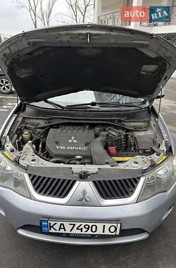 Позашляховик / Кросовер Mitsubishi Outlander XL 2007 в 