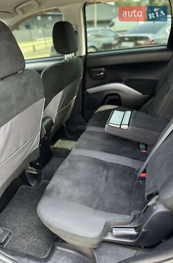Внедорожник / Кроссовер Mitsubishi Outlander XL 2008 в 