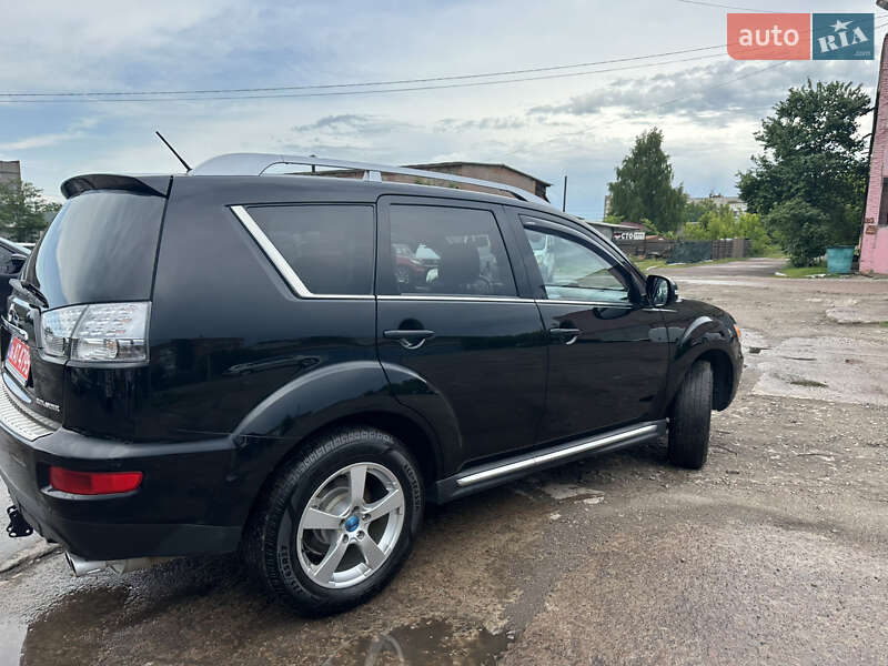 Внедорожник / Кроссовер Mitsubishi Outlander XL 2010 в Нежине