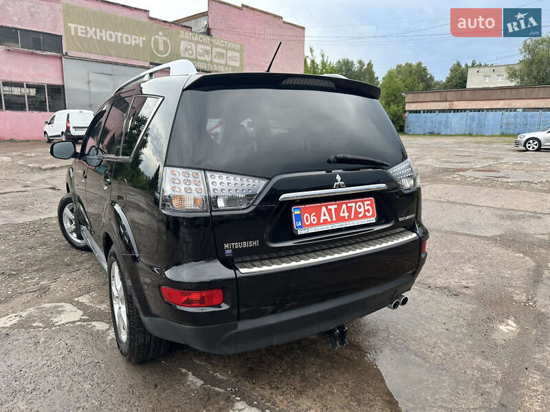 Внедорожник / Кроссовер Mitsubishi Outlander XL 2010 в Нежине