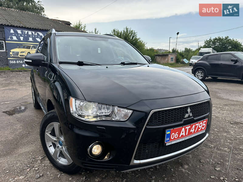 Внедорожник / Кроссовер Mitsubishi Outlander XL 2010 в Нежине