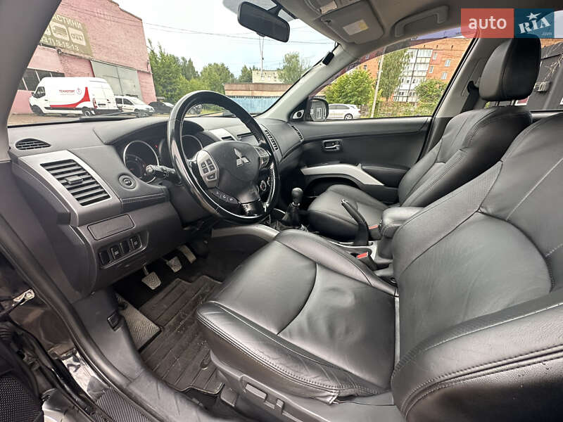 Внедорожник / Кроссовер Mitsubishi Outlander XL 2010 в Нежине