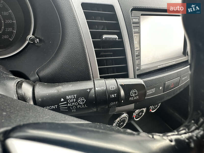 Внедорожник / Кроссовер Mitsubishi Outlander XL 2010 в Нежине