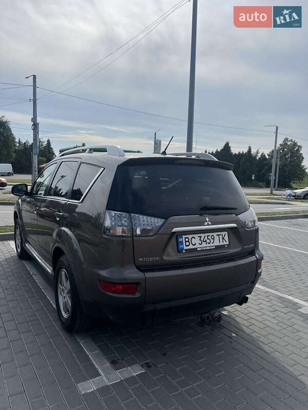 Внедорожник / Кроссовер Mitsubishi Outlander XL 2009 в Киеве