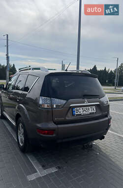 Внедорожник / Кроссовер Mitsubishi Outlander XL 2009 в 