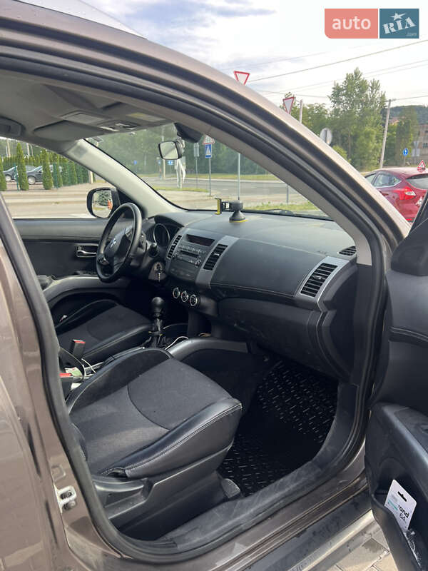 Внедорожник / Кроссовер Mitsubishi Outlander XL 2009 в Киеве