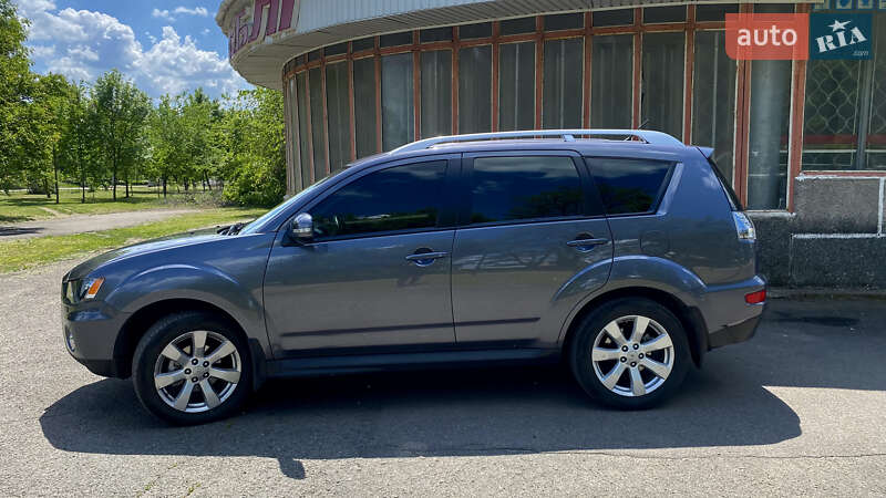 Внедорожник / Кроссовер Mitsubishi Outlander XL 2010 в Первомайске