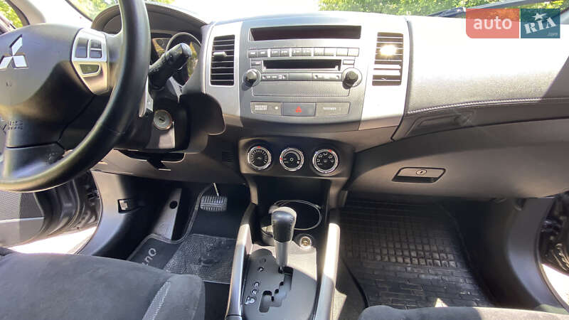 Внедорожник / Кроссовер Mitsubishi Outlander XL 2010 в Первомайске