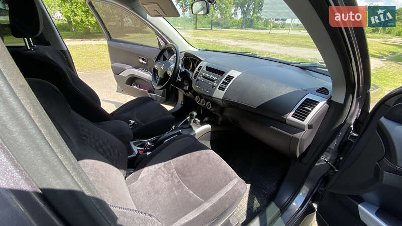 Внедорожник / Кроссовер Mitsubishi Outlander XL 2010 в Первомайске