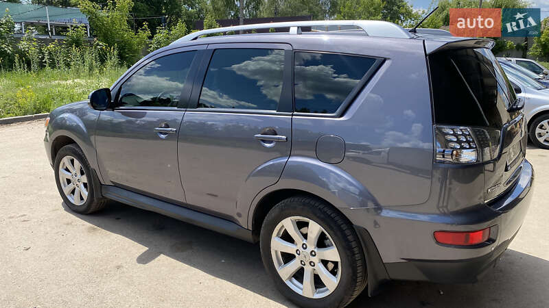 Внедорожник / Кроссовер Mitsubishi Outlander XL 2010 в Первомайске
