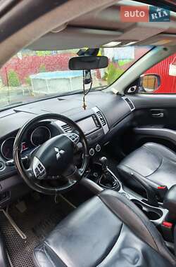 Внедорожник / Кроссовер Mitsubishi Outlander XL 2010 в 