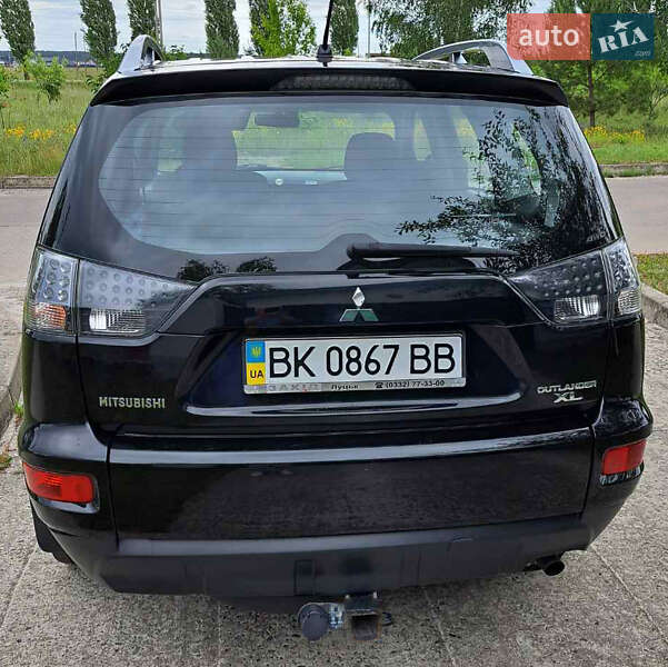 Внедорожник / Кроссовер Mitsubishi Outlander XL 2010 в Вараше