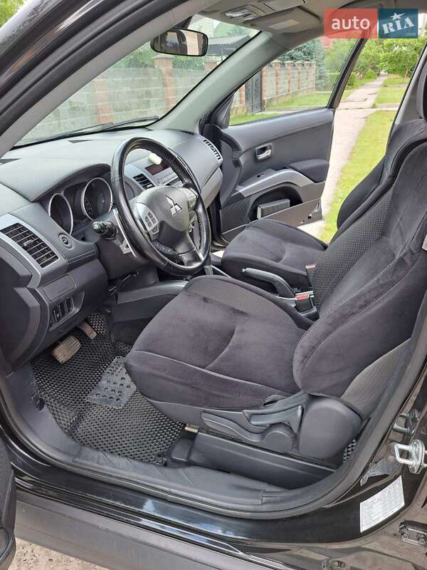 Внедорожник / Кроссовер Mitsubishi Outlander XL 2010 в Вараше