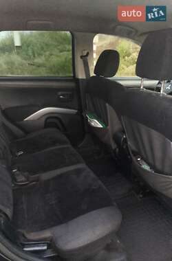 Внедорожник / Кроссовер Mitsubishi Outlander XL 2010 в 