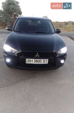 Внедорожник / Кроссовер Mitsubishi Outlander XL 2010 в 