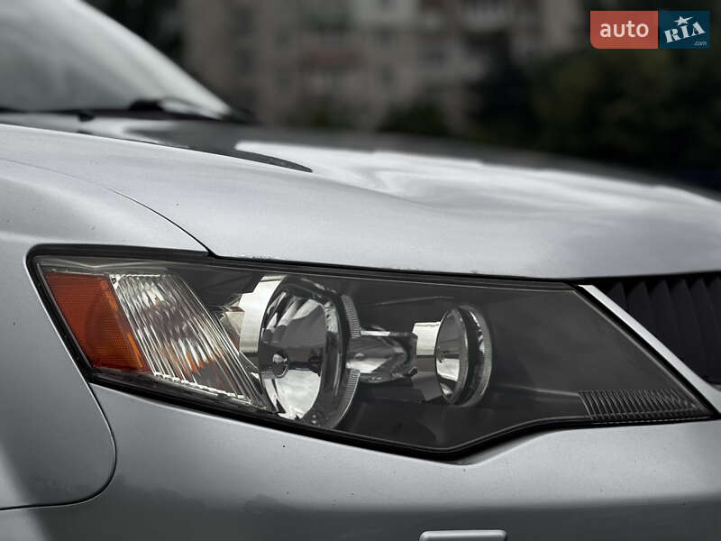 Внедорожник / Кроссовер Mitsubishi Outlander XL 2007 в Дрогобыче