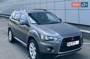 Внедорожник / Кроссовер Mitsubishi Outlander XL 2011 в Киеве