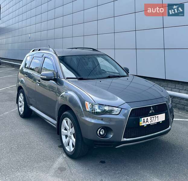 Внедорожник / Кроссовер Mitsubishi Outlander XL 2011 в 